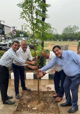 SGJIA and GJEPC leaders promote tree planting at JECC Jaipur, fostering industry sustainability.