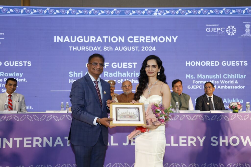 L to R: Shri Vipul Shah, Chairman, GJEPC felicitating Former Miss World and actor Ms. Manushi Chhillar, Brand Ambassador, GJEPC, at the India International Jewellery Show (IIJS) Premiere 2024 organised by India’s apex trade body, The Gem & Jewellery Export Promotion Council (GJEPC) at the JIO World Convention Centre in Bandra Kurla Complex, Mumbai.