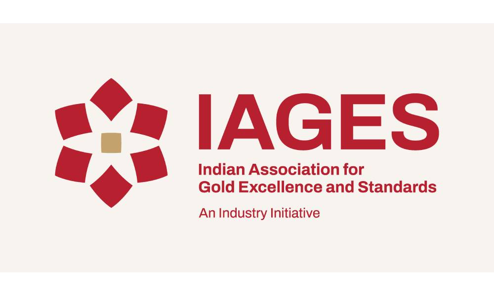 Mr. Sachin Jain, Regional CEO for India at the World Gold Council, addresses the IAGES at IIJS 2024