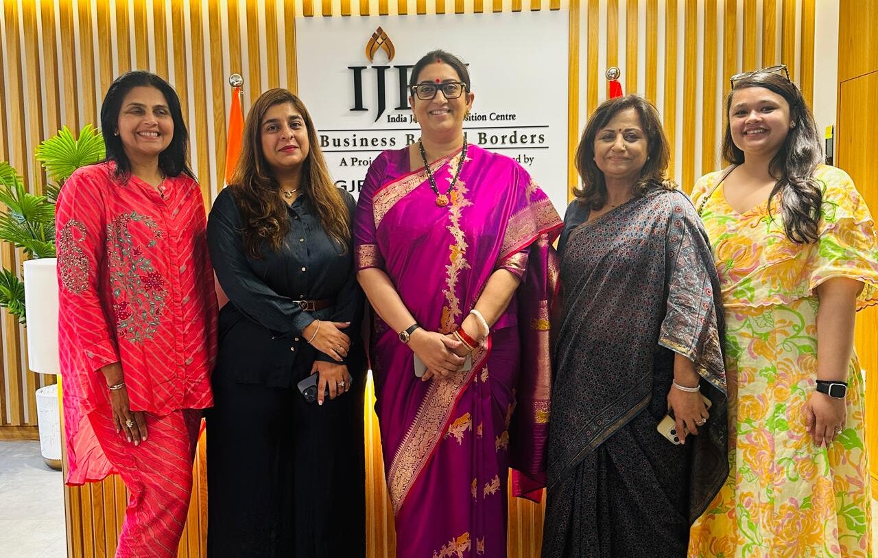 Smt. Smriti Zubin Irani Commends Indian Women Exporters During Her Visit to IJEX Dubai