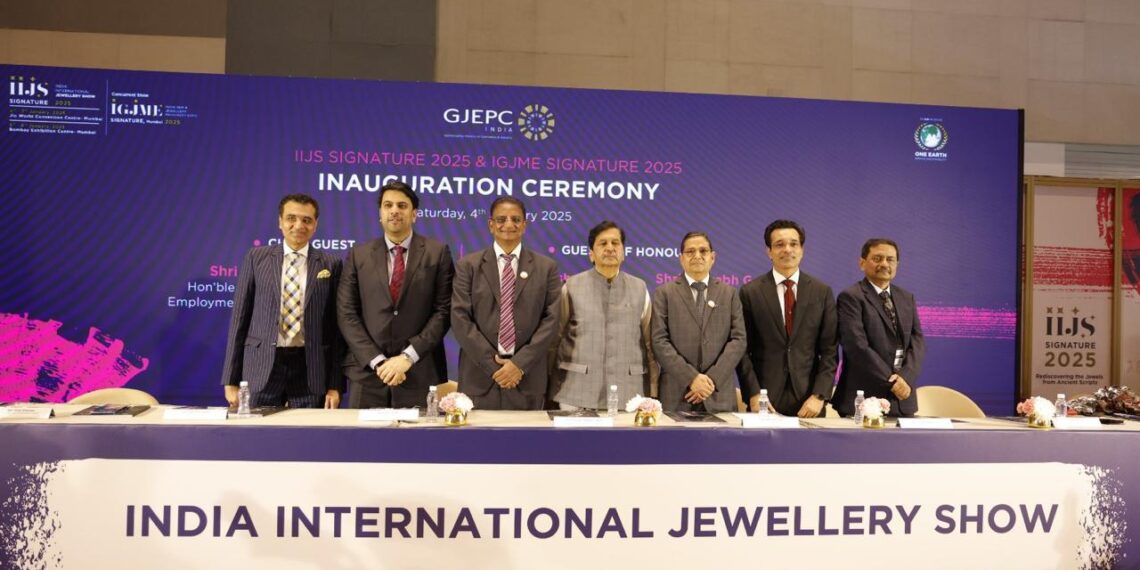 IIJS Signature 2025 - Dignitaries on the dais