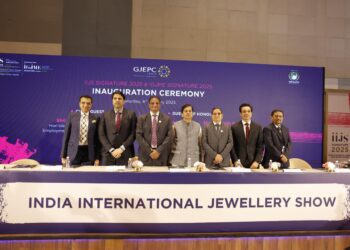 IIJS Signature 2025 - Dignitaries on the dais