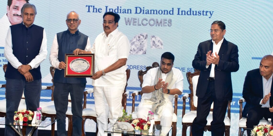 Shri C.R. Patil and Shri Harsh Sanghvi at Bharat Diamond Bourse visit