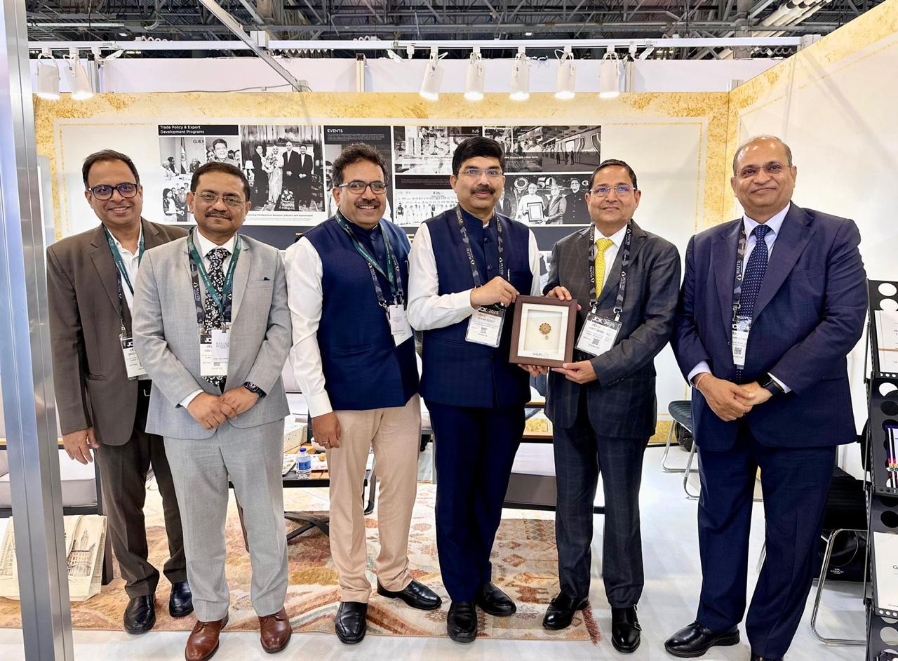 GJEPC Welcomes Dr. K. Srikar Reddy, Consul General of India , San Francisco, to India Pavilion at JCK Las Vegas 2025