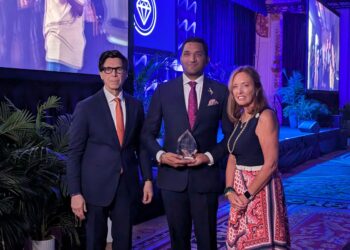 Govind Dholakia receives Lifetime Achievement Award at JCK Las Vegas 2025