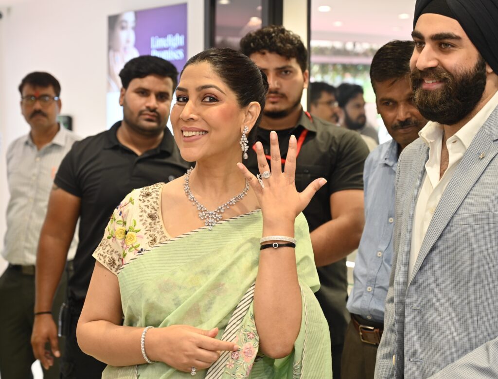 Sakshi Tanwar inaugurates Limelight Diamonds store in Gwalior