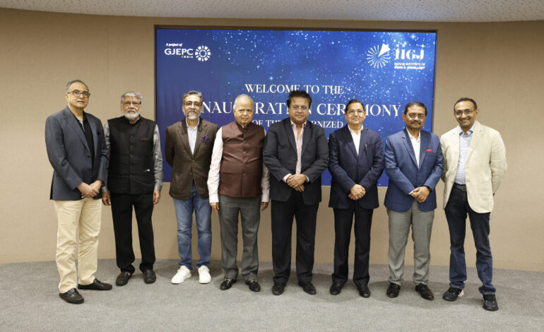 At-the-inauguration-of-IIGJ-Mumbais-newly-modernised-state-of-the-art-campus.jpeg