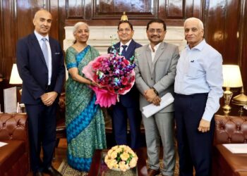 (L-R) Mr. Shaunak Parikh, Vice Chairman, FM Smt Nirmala Sitharaman, Kirit Bhansali, Chairman, and Sabyasachi Ray, ED, Kewal Duggal, Director, Trade Policy & Projects