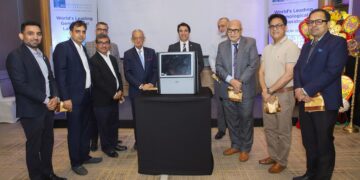 Ramit Kapur, MD, GSI India, along with other dignitaries of the gems and jewellery industry during the official launch of Trusure Apex.