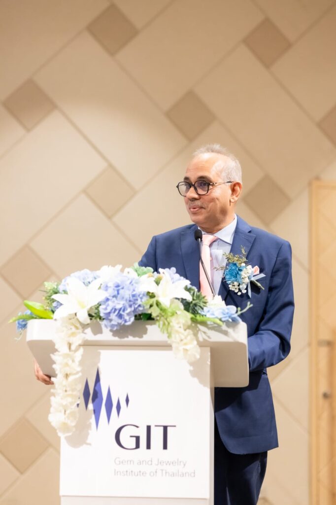 Mehul Shah signing MoU between GII and GIT at 73rd Bangkok Gems & Jewellery Fair