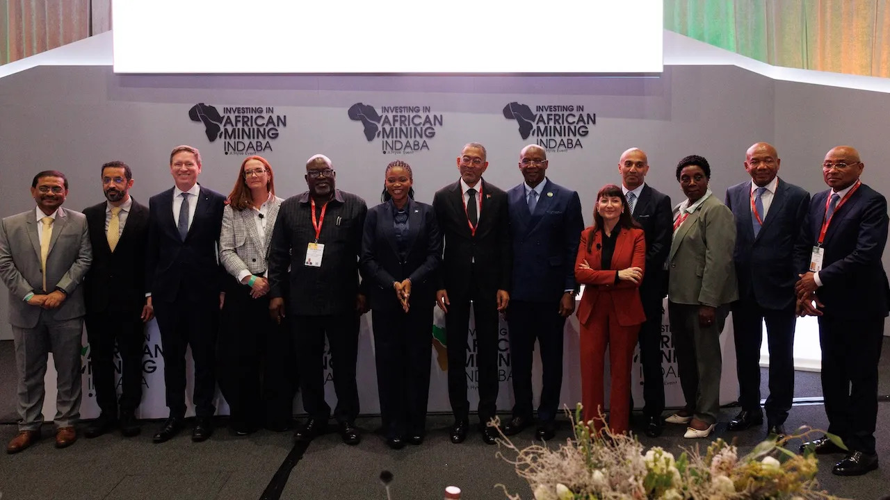 Leaders convene at the Luanda Accord follow-up meeting during Investing in African Mining Indaba, reviewing progress on cooperation across diamond-producing nations and industry stakeholders. (From left) Sabyasachi Ray, ED, GJEPC; Ahmed Bin Sulayem, Executive Chairman, DMCC; Al Cook, CEO, De Beers; Amber Pepper, CEO, NDC; Modestus Amutse, Mining Minister, Namibia; Bogolo Joy Kenewendo, Minerals Minister, Botswana; Diamantino Azevedo, Minerals and Petroleum Minister, Angola; Sandrine Conseiller, Chair, NDC; Shaunak Parikh, VC, GJEPC; and other delegates.