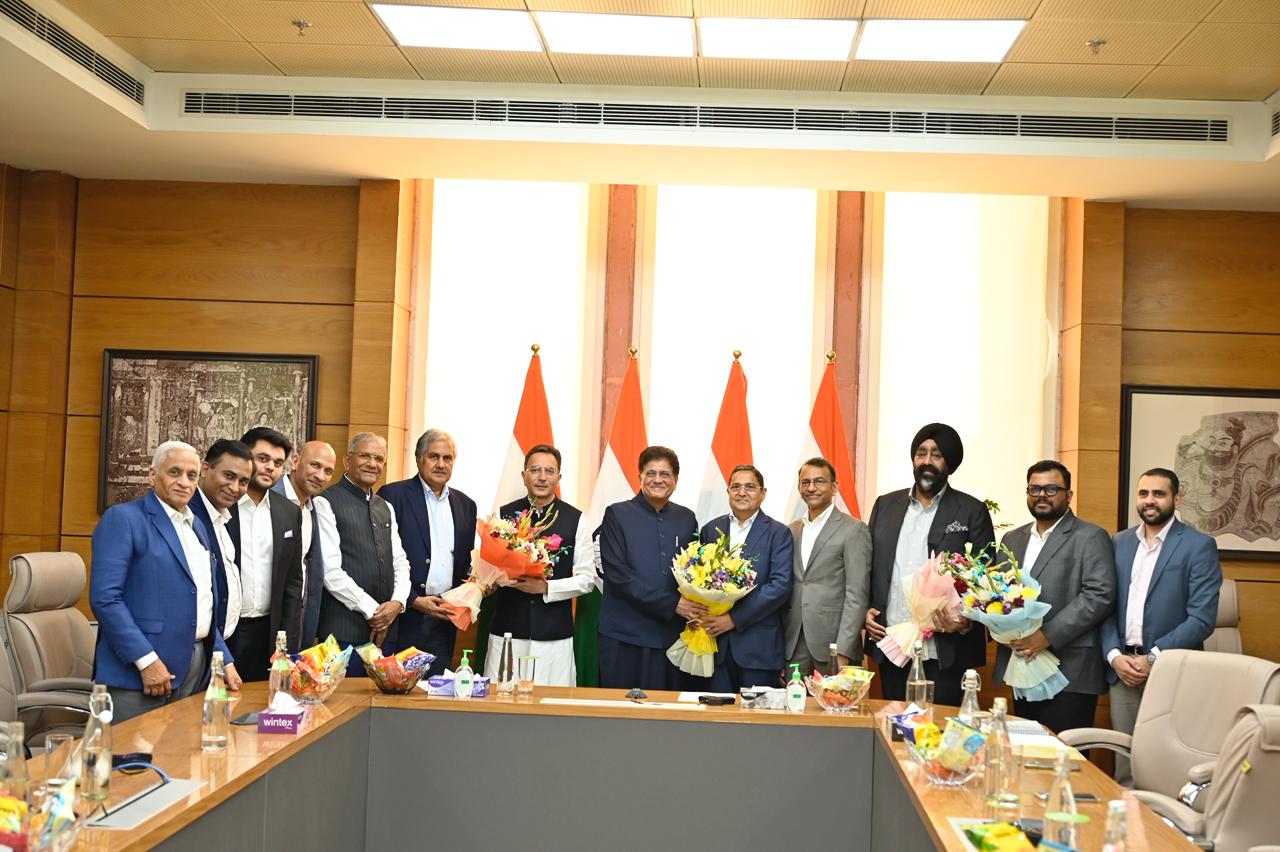GJEPC delegation felicitating Commerce Minister Piyush Goyal in New Delhi