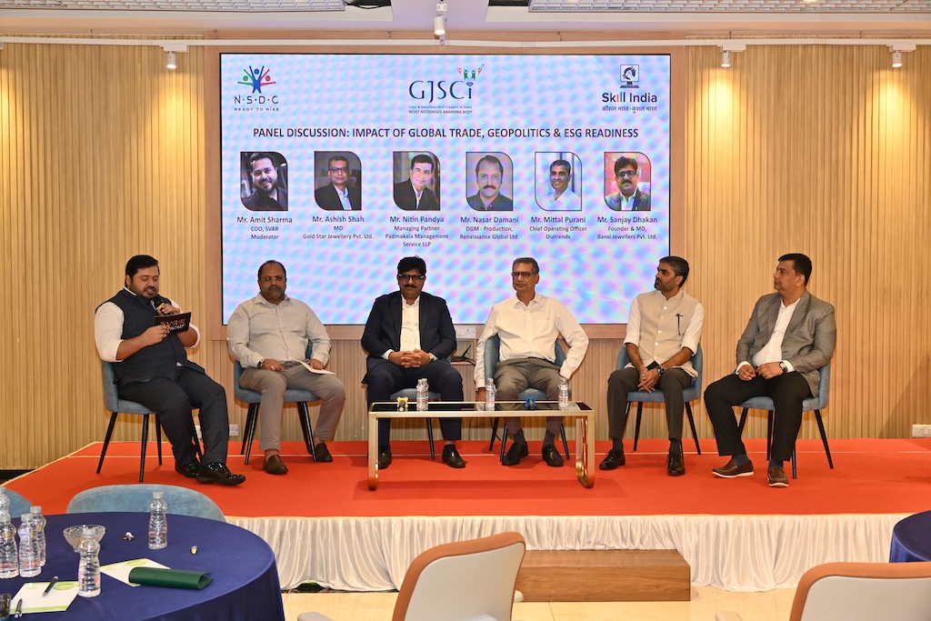Industry leaders and experts at GJSCI Future Facets 2026 workshop in Mumbai discussing jewellery skilling and AI.